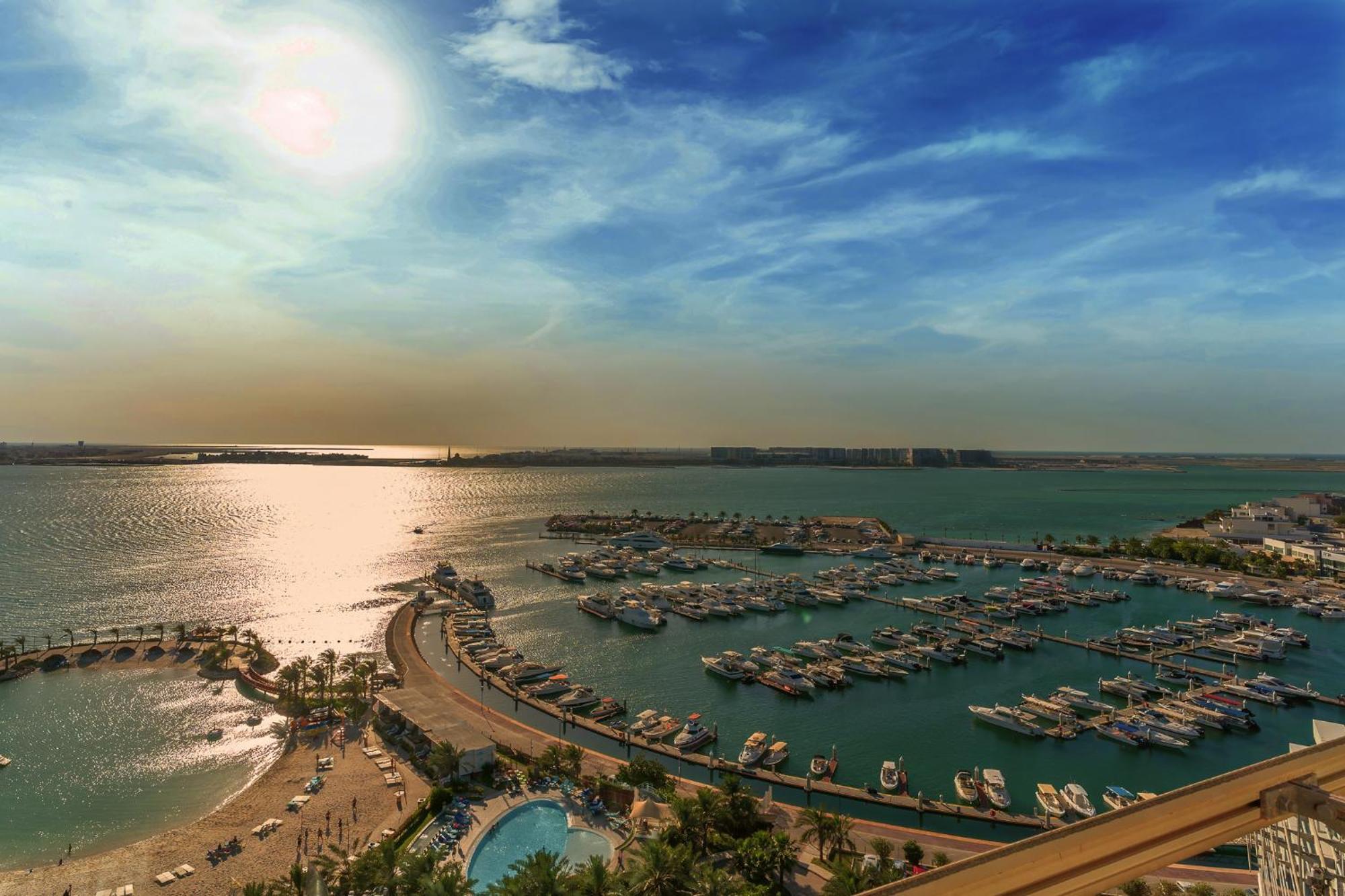The Art Hotel & Resort Muharraq Exterior foto Marina, Abu Dhabi